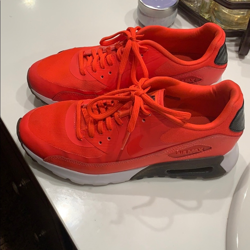Nike Women’s Air Max 90 Ultra Essential